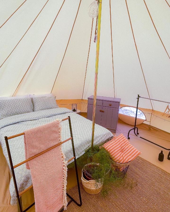 The Hunters Glamping Hotel Ciudanovita Bagian luar foto