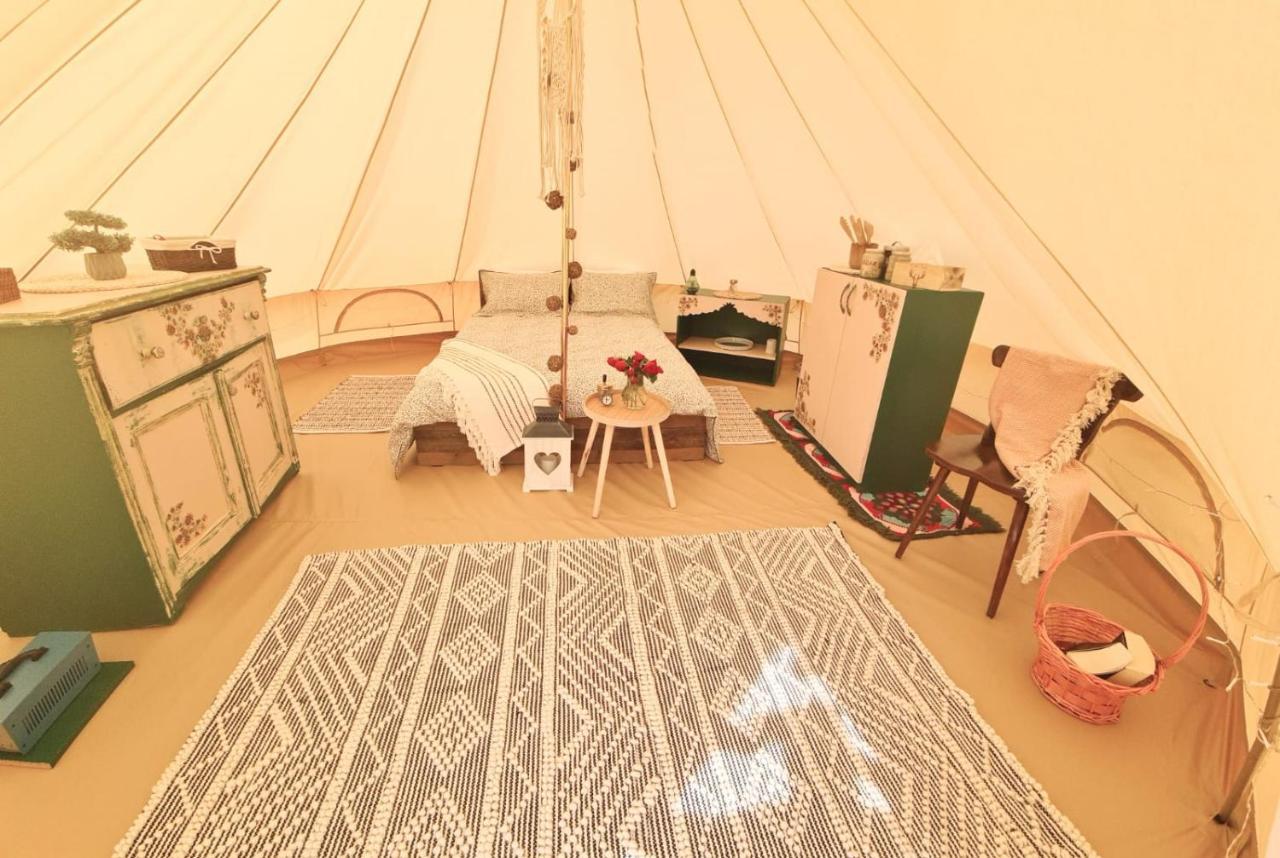 The Hunters Glamping Hotel Ciudanovita Bagian luar foto