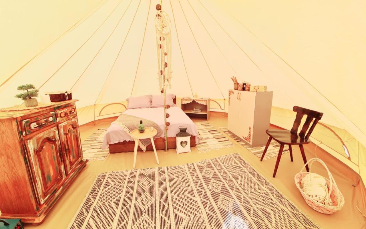 The Hunters Glamping Hotel Ciudanovita Bagian luar foto