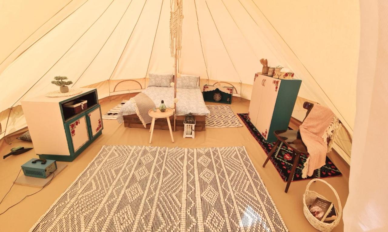 The Hunters Glamping Hotel Ciudanovita Bagian luar foto