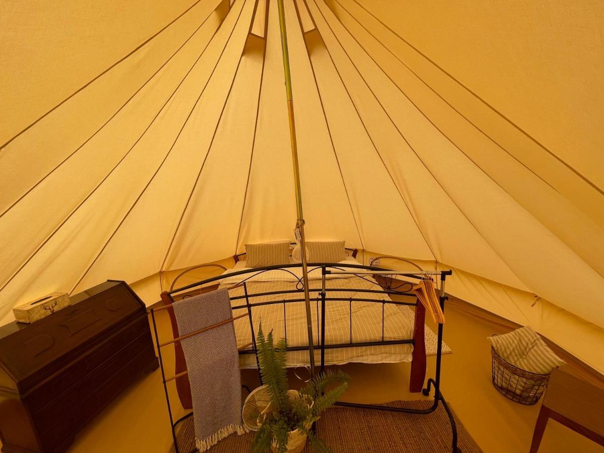 The Hunters Glamping Hotel Ciudanovita Bagian luar foto