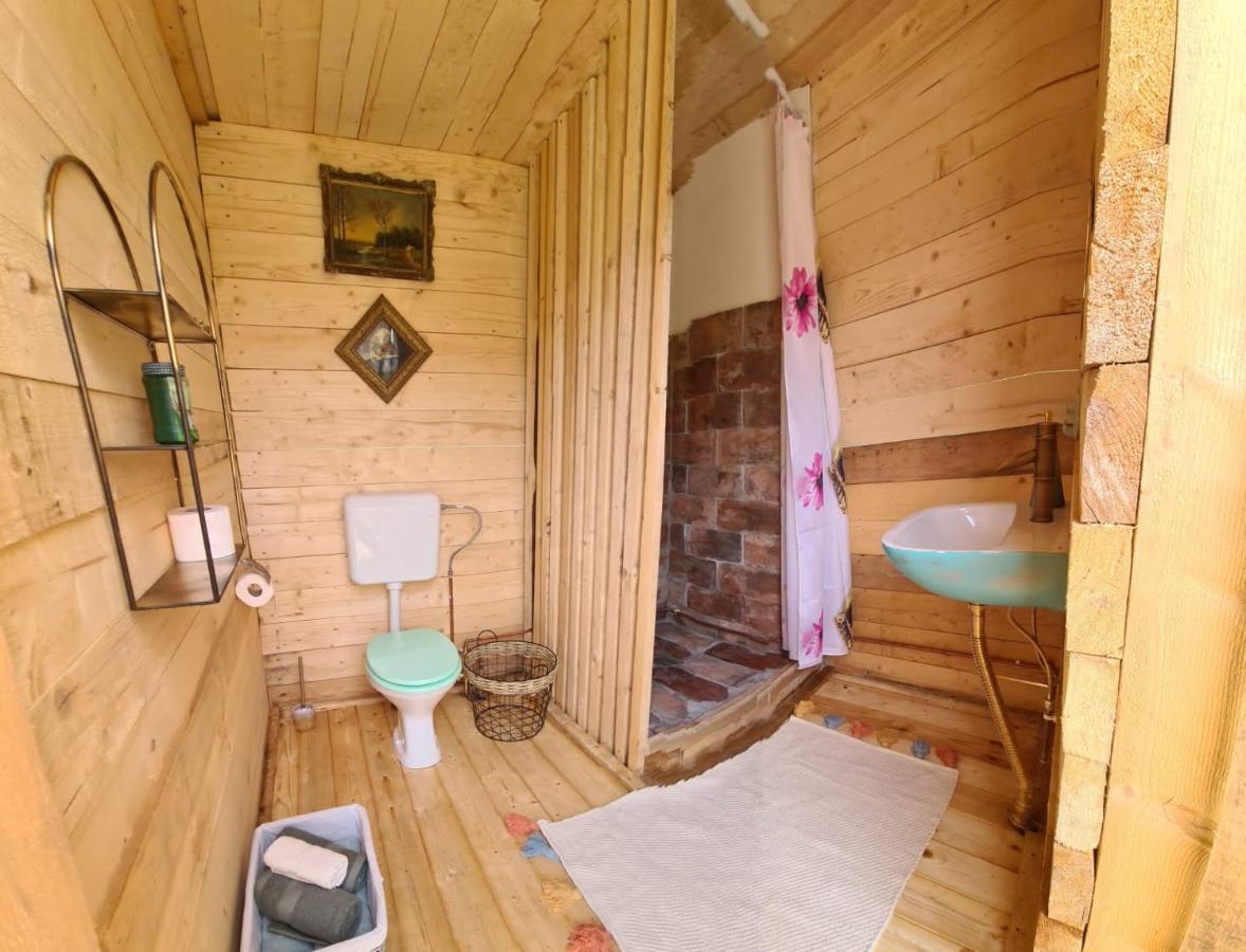 The Hunters Glamping Hotel Ciudanovita Bagian luar foto