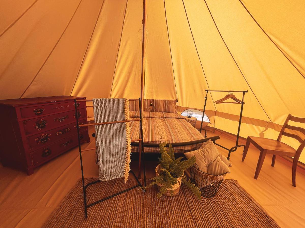 The Hunters Glamping Hotel Ciudanovita Bagian luar foto