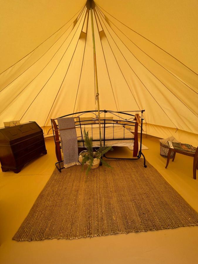 The Hunters Glamping Hotel Ciudanovita Bagian luar foto