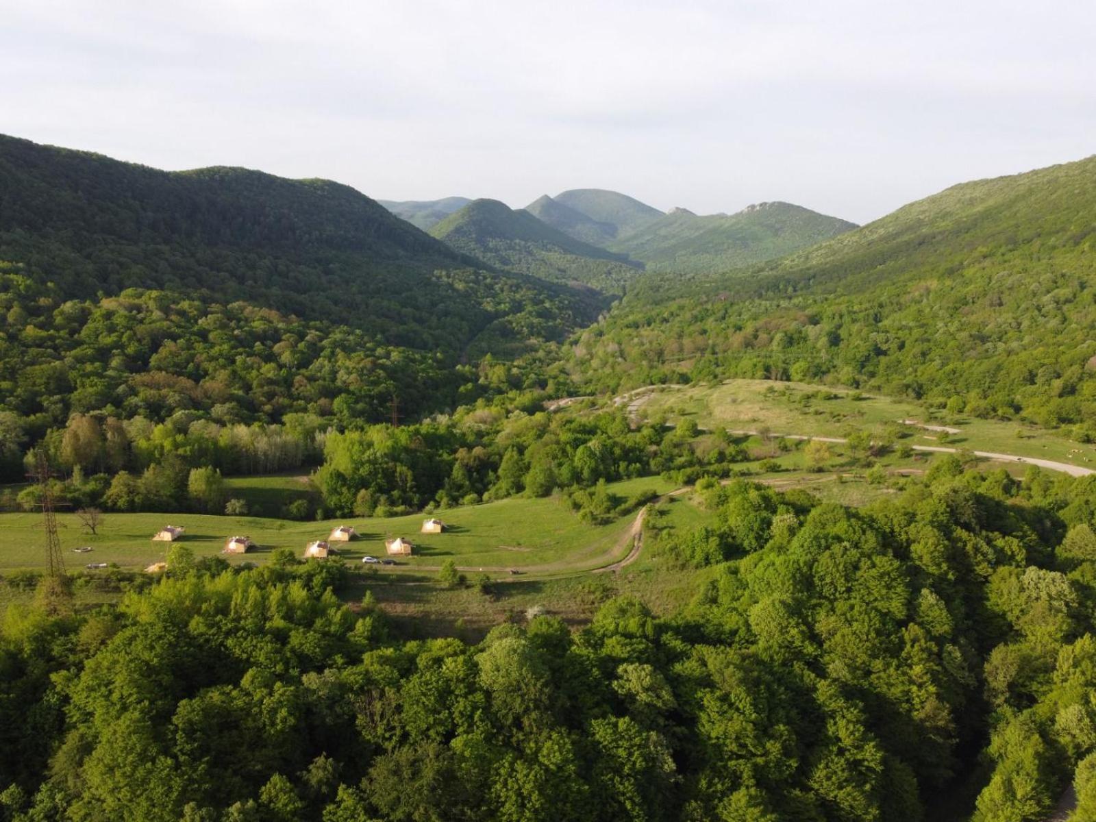 The Hunters Glamping Hotel Ciudanovita Bagian luar foto
