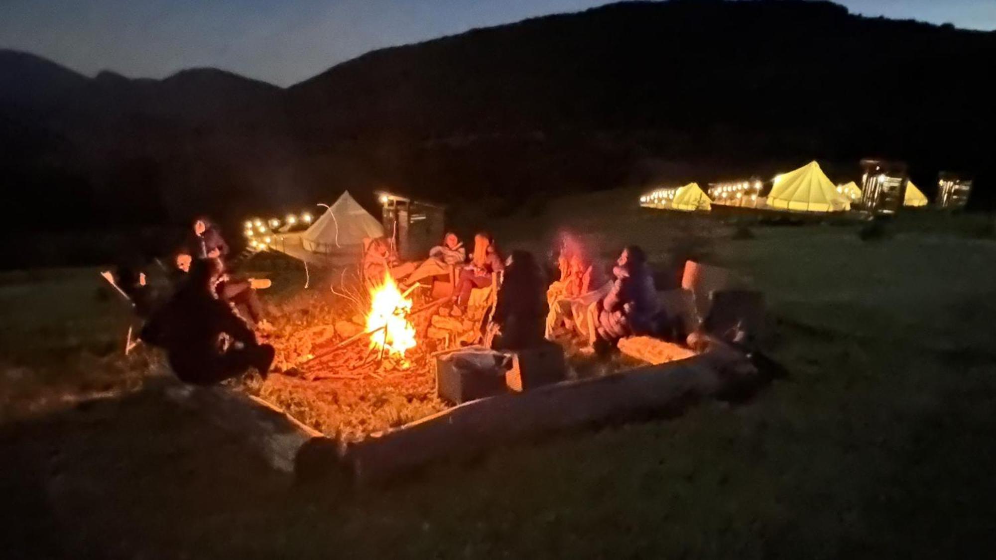 The Hunters Glamping Hotel Ciudanovita Bagian luar foto