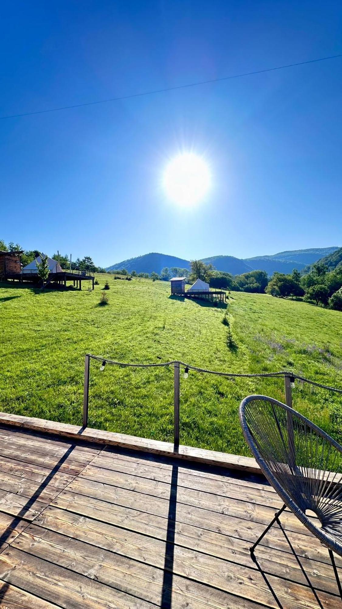 The Hunters Glamping Hotel Ciudanovita Bagian luar foto